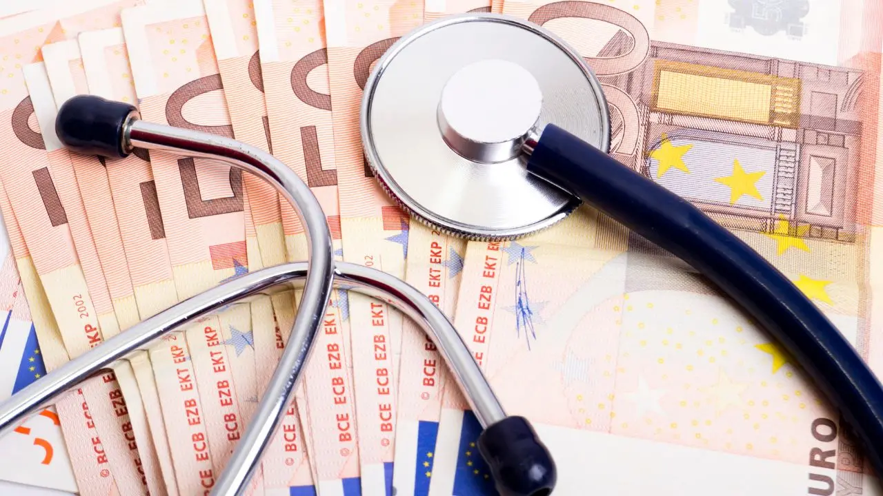 Medici arrestati a Catanzaro, ci sono anche un cardiologo e un gastroenterologo: così avrebbero dirottato i pazienti verso i loro studi privati