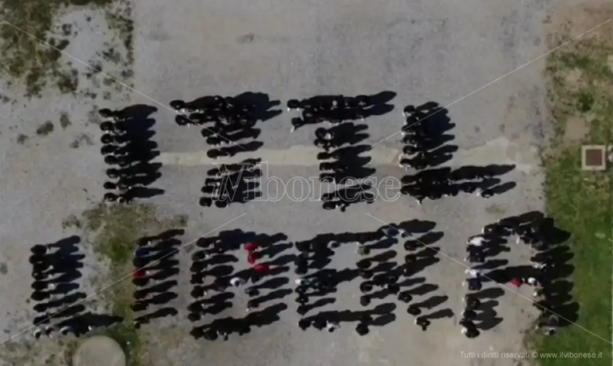 L’Istituto Nautico di Pizzo ricorda le vittime di mafia con un flash mob - Video