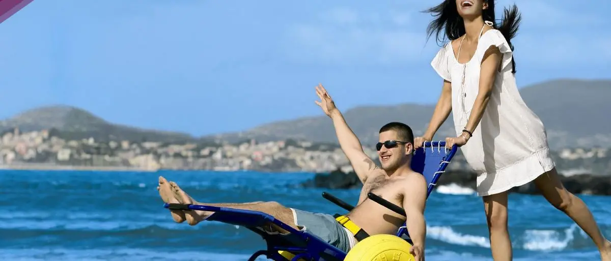 Pizzo, il Comune si dota di due sedie per l'accesso a mare dei disabili