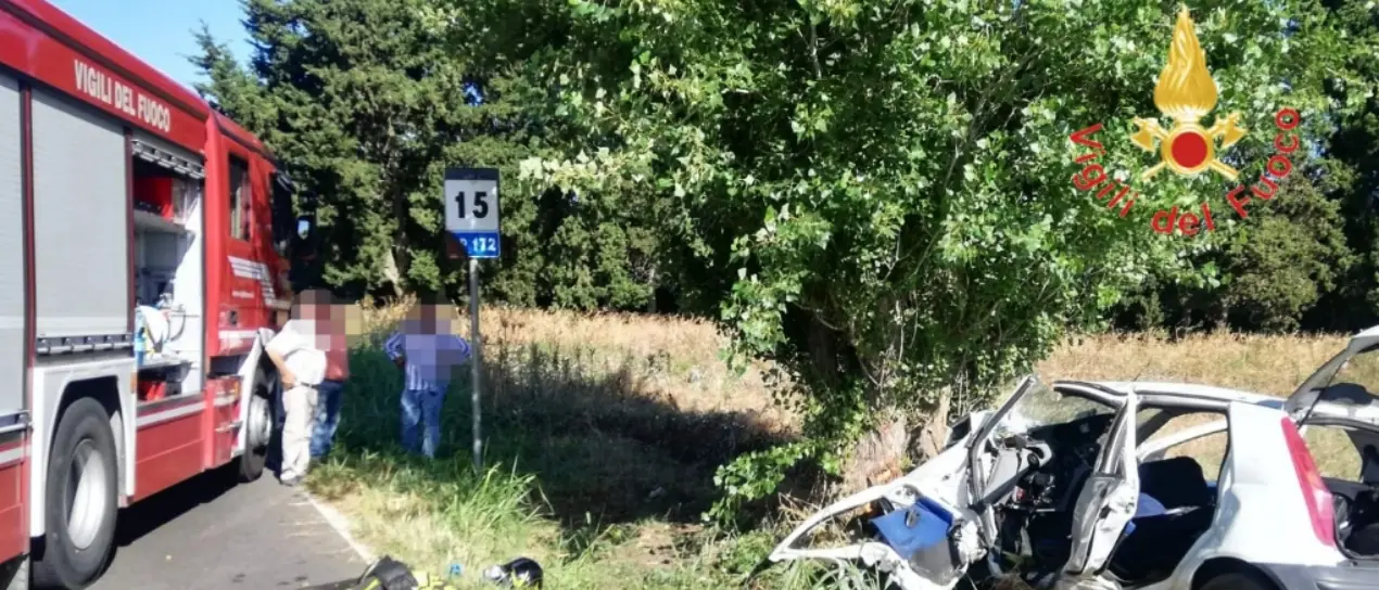 Auto contro albero nel Catanzarese, muore un ragazzo