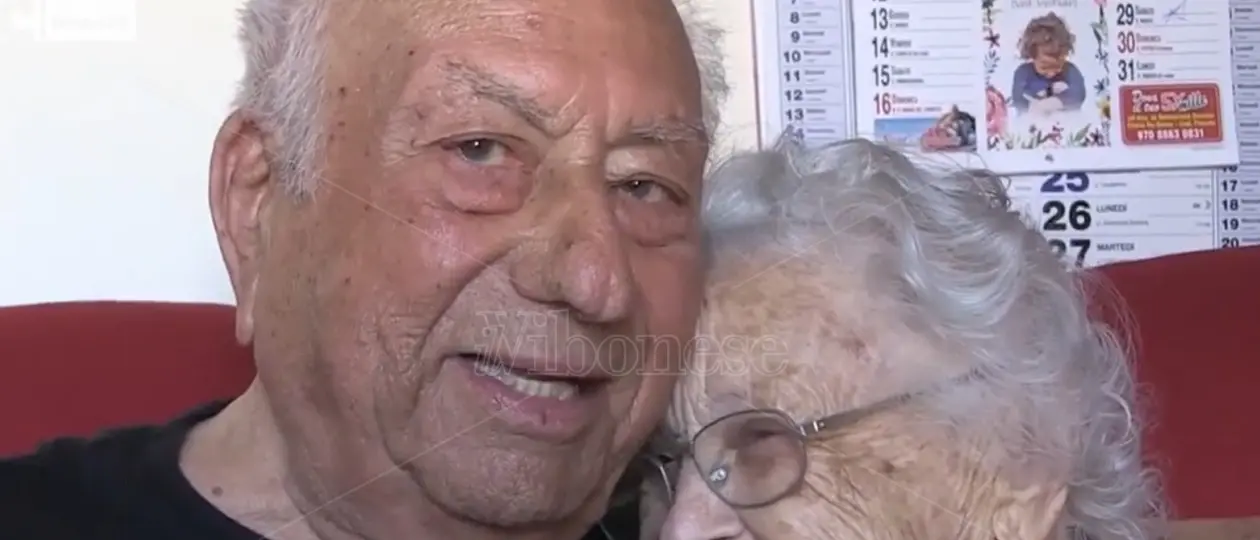 Festa grande a Parghelia per i 70 anni di matrimonio dei nonni Adele e Michele -Video