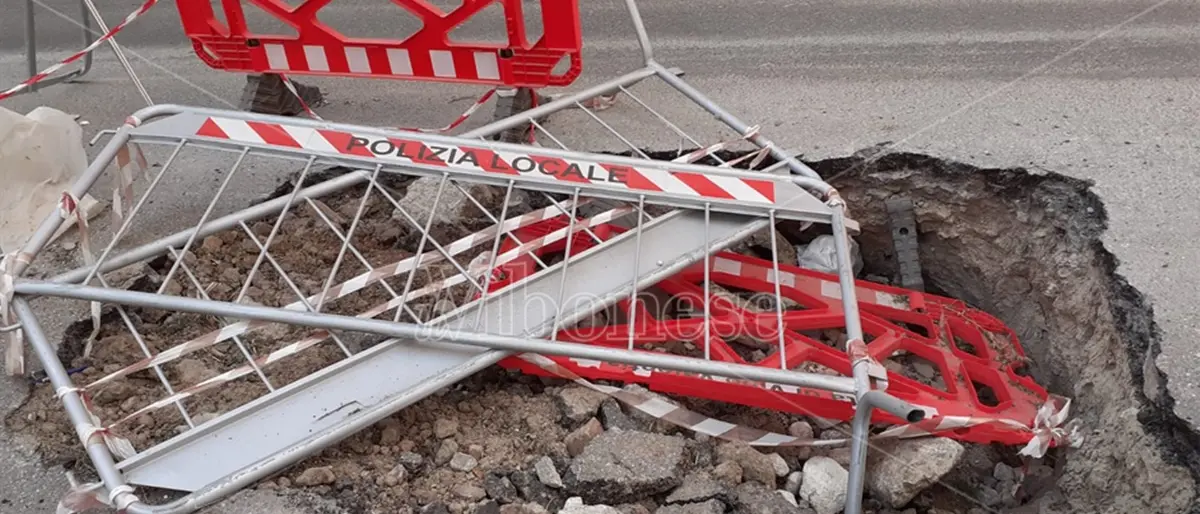 Vibo Valentia: via Carlo Parisi trasformata in una mulattiera, l'appello dei residenti