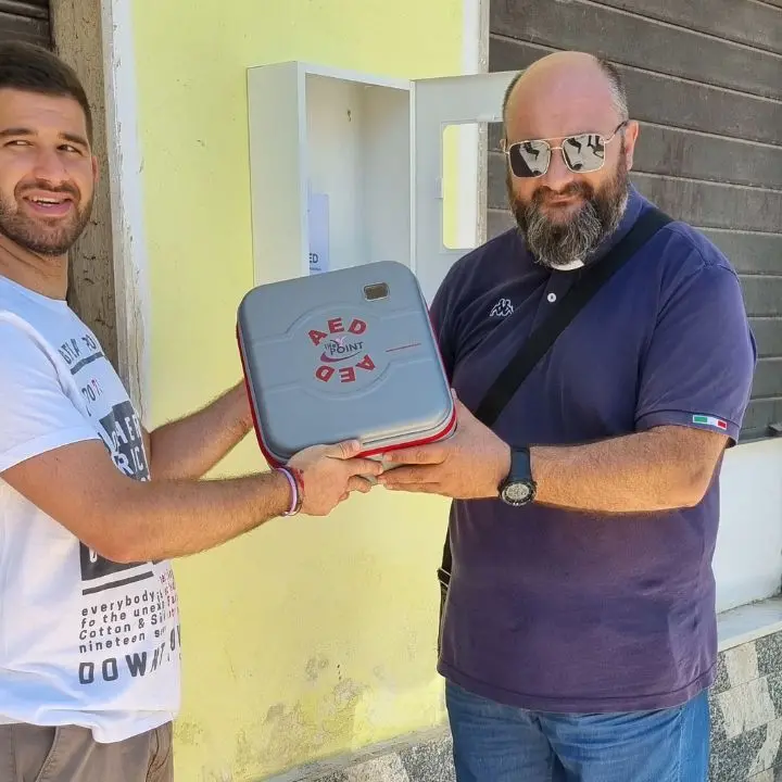 A Vena Superiore il Comitato festa dona un defibrillatore alla comunità