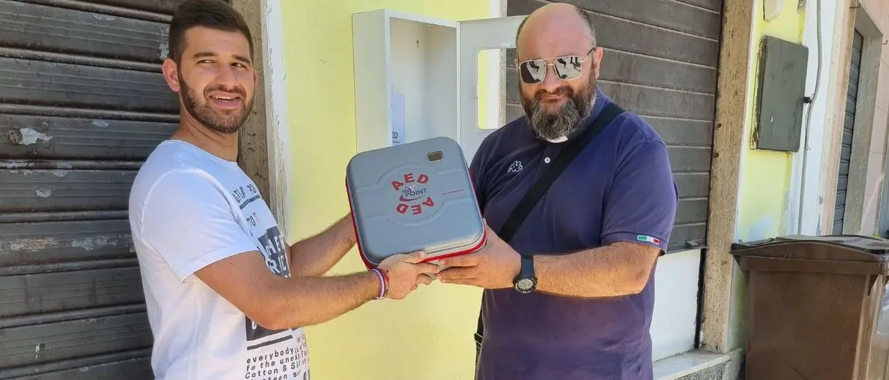 A Vena Superiore il Comitato festa dona un defibrillatore alla comunità