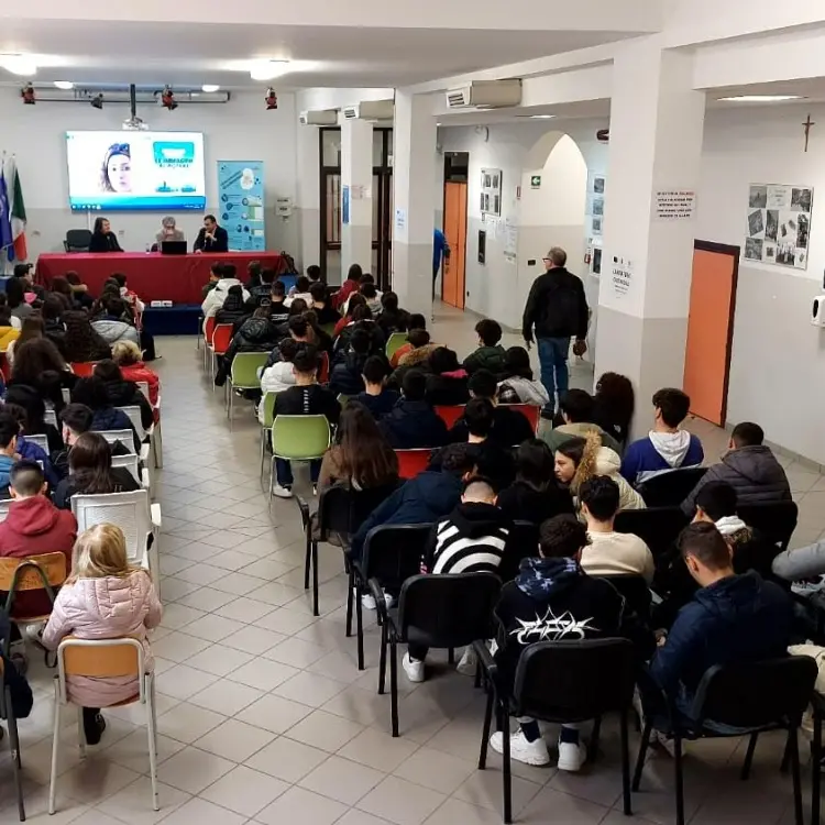 Giovani e social, al liceo “Berto” di Vibo lo scrittore Fernando Muraca