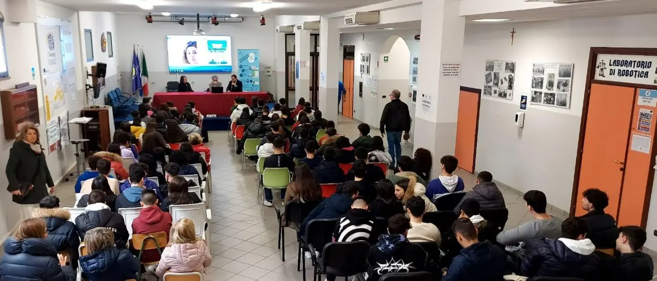 Giovani e social, al liceo “Berto” di Vibo lo scrittore Fernando Muraca
