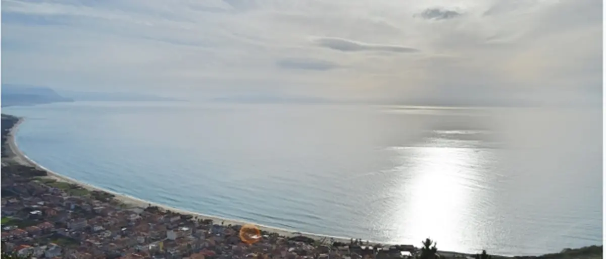 Mare sporco a Nicotera, Movi@Vento contro il sindaco: «Respinte tutte le nostre proposte»