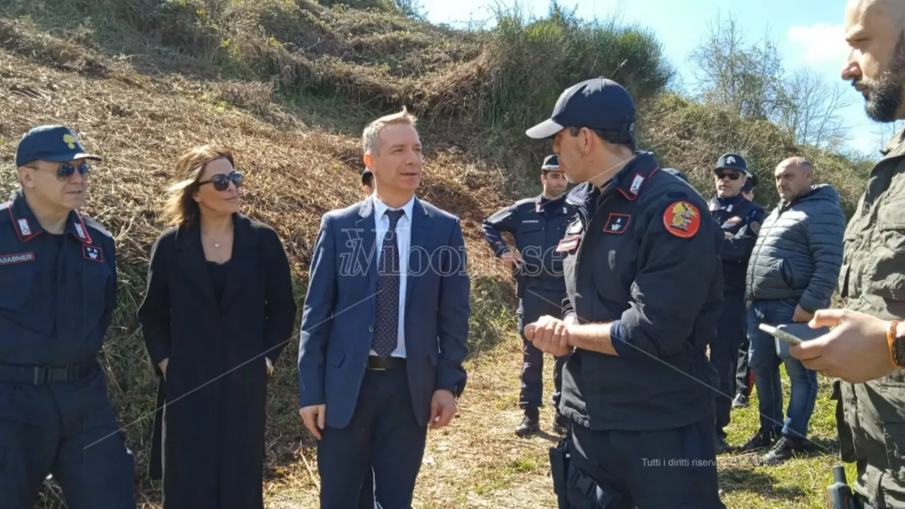 Nelle campagne di Filandari si cerca il cadavere di un giovane scomparso 15 anni fa - Video