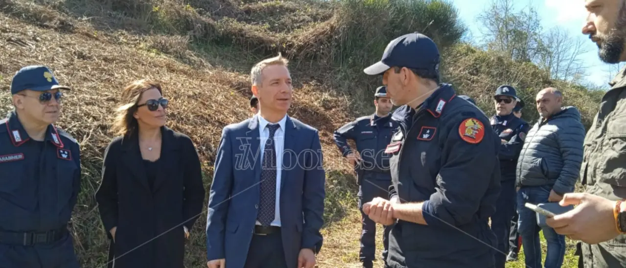 Nelle campagne di Filandari si cerca il cadavere di un giovane scomparso 15 anni fa - Video