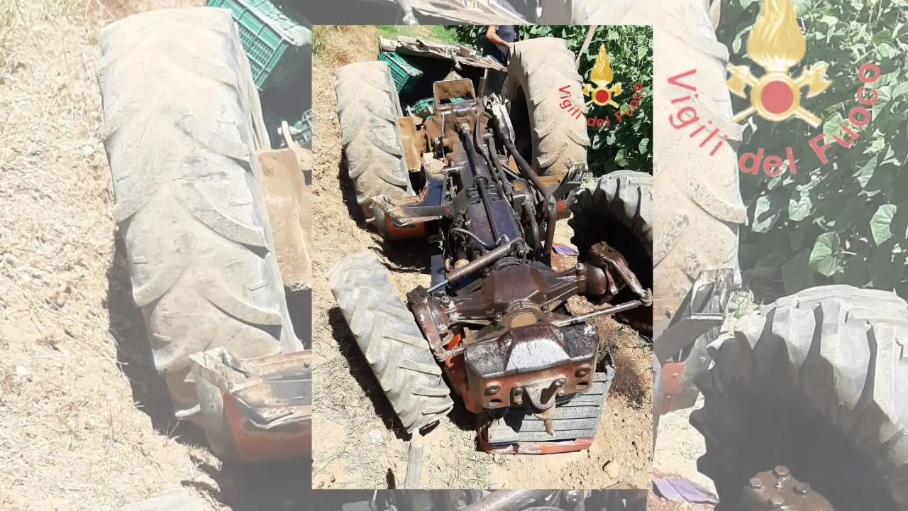 Si ribalta il trattore, 75enne muore nelle campagne del Catanzarese