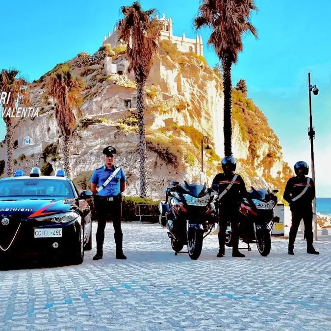 Bottiglia incendiaria a Tropea anche per la ditta impegnata nei lavori delle case popolari, indagano i carabinieri