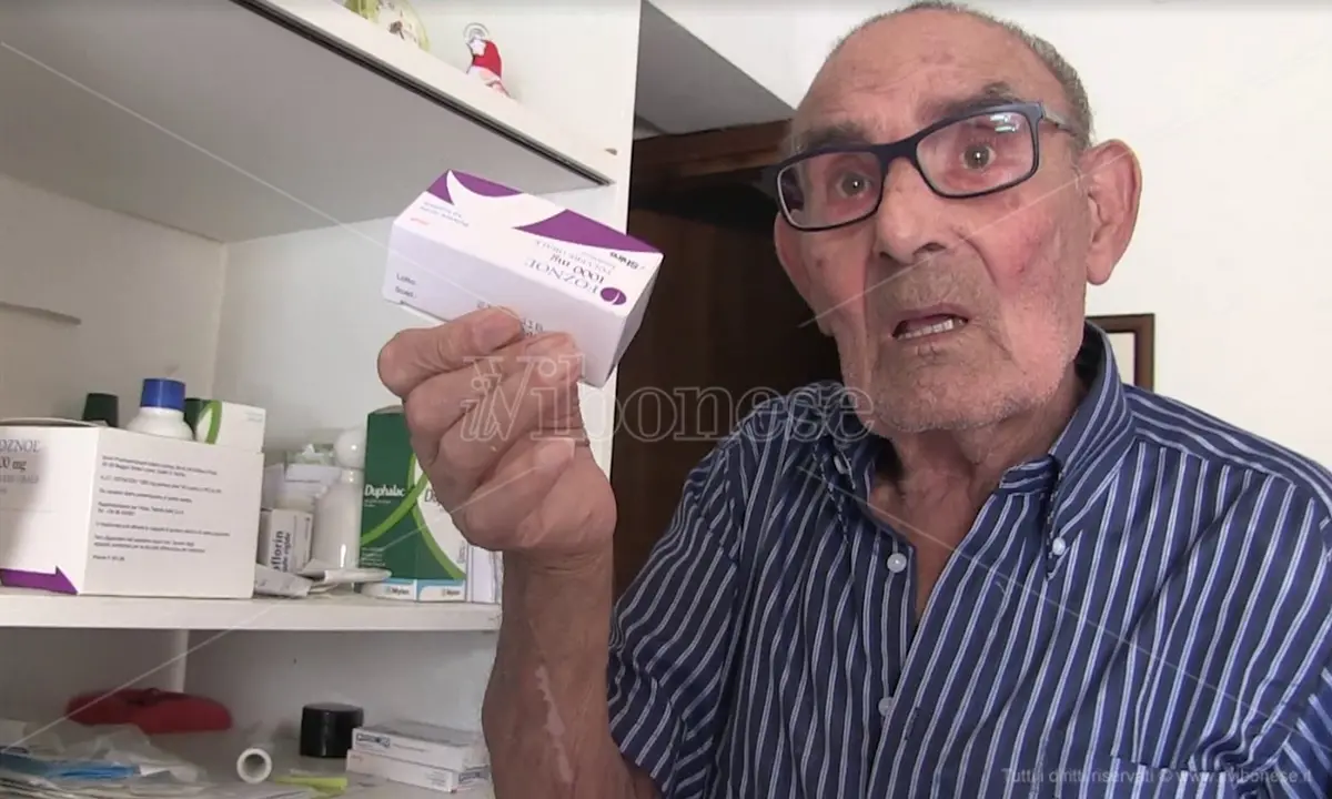 Vibo, l'appello di Raffaele: «Ho 85 anni, sono dializzato e la Croce rossa non mi porta più per la terapia» - Video