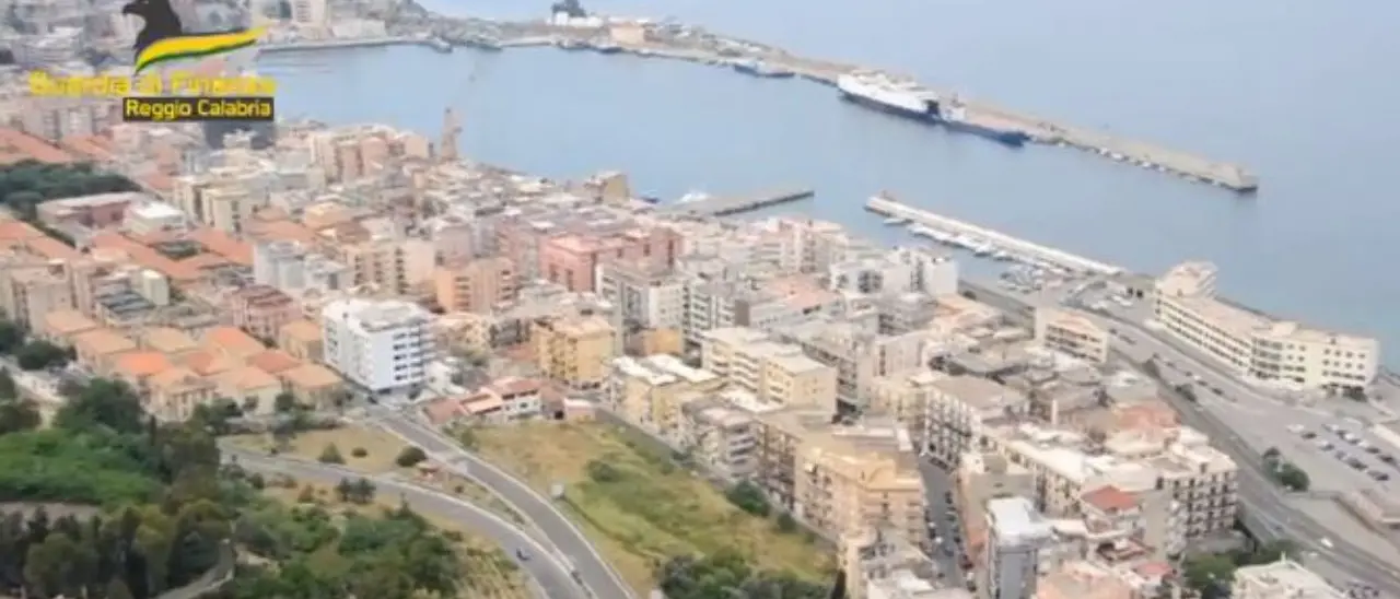 Maxisequestro di cocaina al Porto di Gioia Tauro: 150 chili nascosti tra le banane - Video