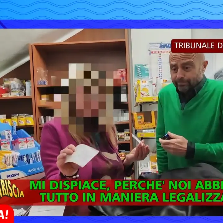 Fotocopie e snack senza scontrino, Striscia la notizia fa tappa al Tribunale di Vibo