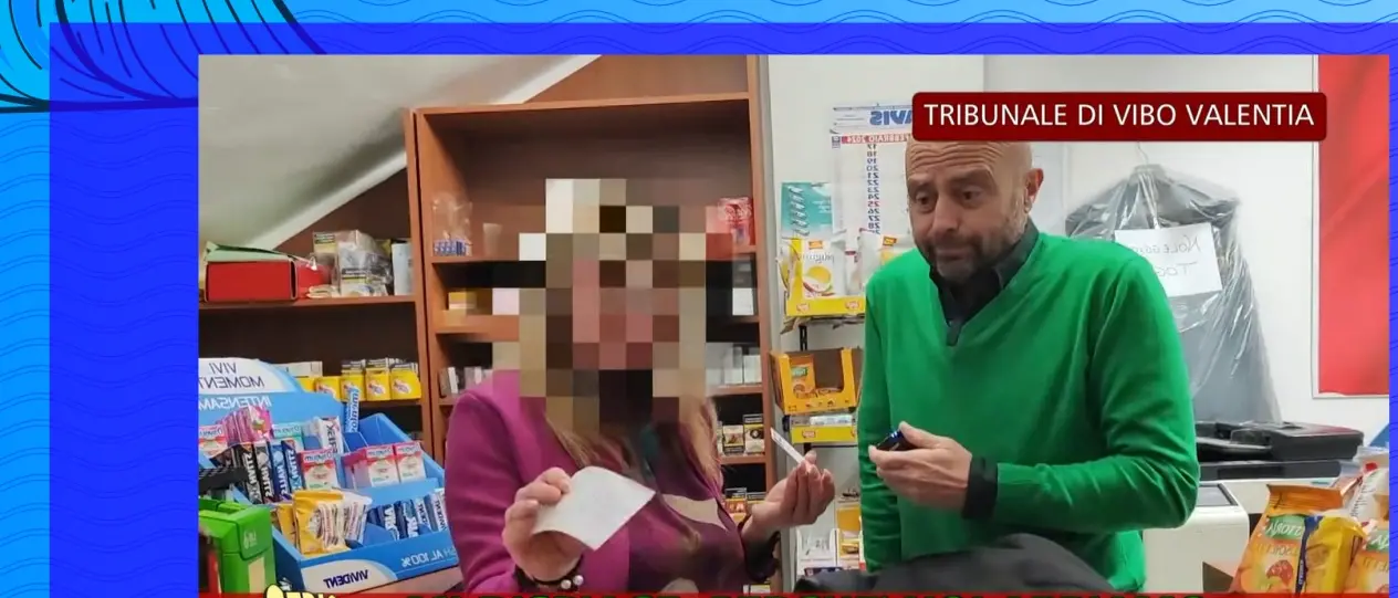Fotocopie e snack senza scontrino, Striscia la notizia fa tappa al Tribunale di Vibo