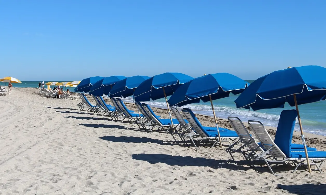 Rincari, Assoutenti: «Dagli aerei agli alberghi, stangata sulle vacanze»