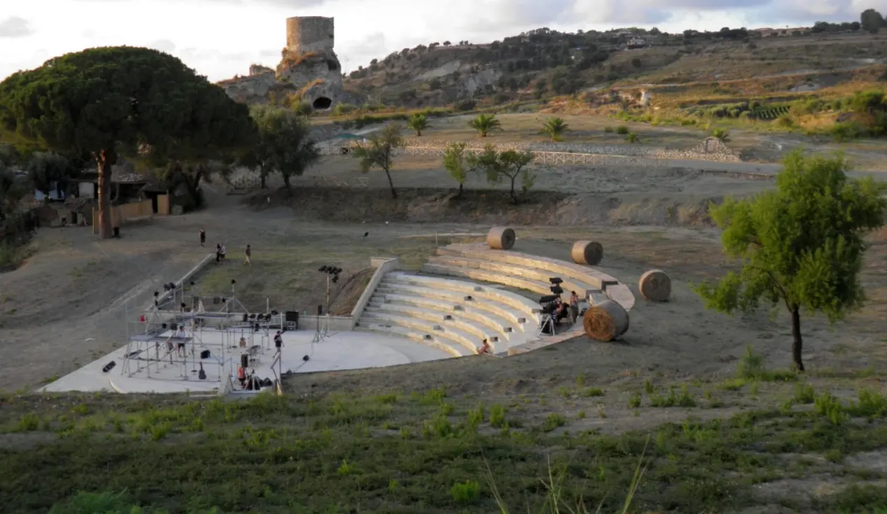 “Avvistamenti teatrali”, a Ricadi va in scena l’opera del drammaturgo Aldrovandi