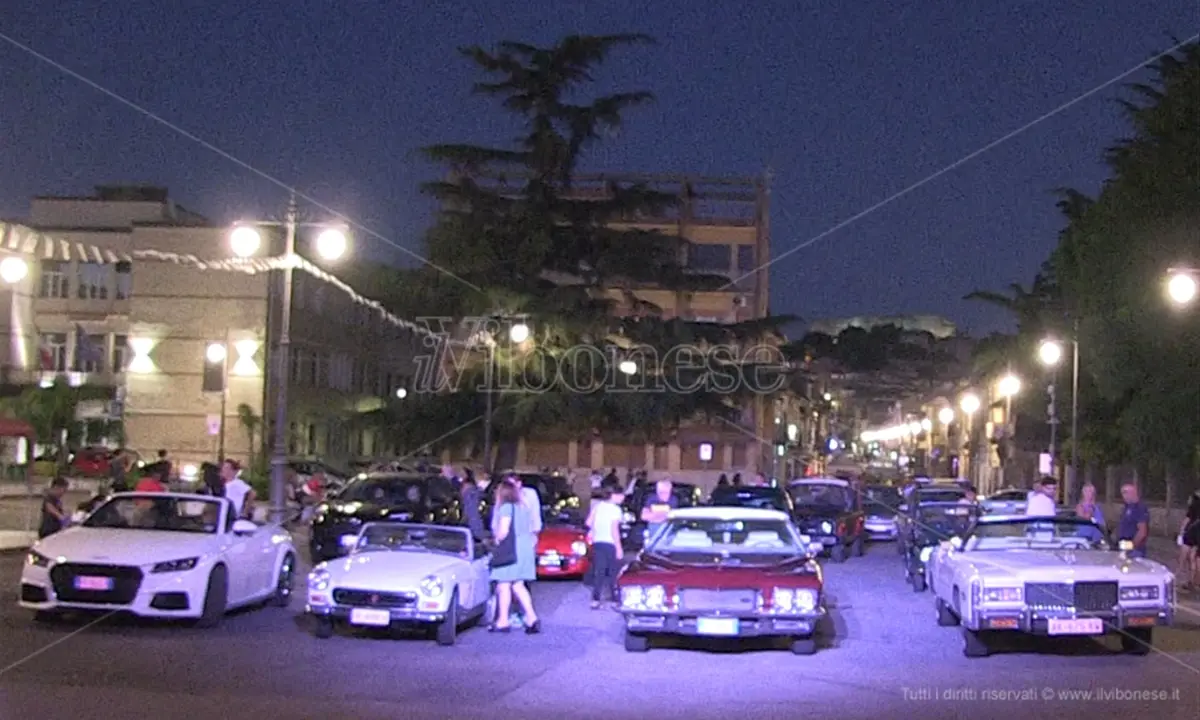 Aspettando \"Vibo Vintage”: sold out per il drive-in in piazza Municipio – Video