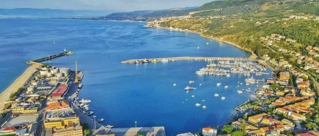 Porto di Vibo Marina: da demolire un capannone, ma intanto Baker Hughes sceglie Corigliano