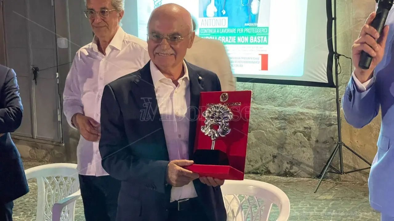 “Premio Renoir 2023”: il prestigioso riconoscimento al dottor Antonio Giovanni Arone - Video