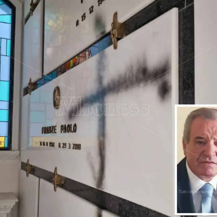 Stefanaconi, vandalizzata la cappella dell'ex sindaco Saverio Franzè: indagini