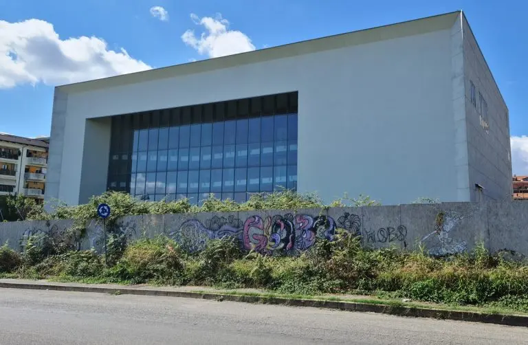 Teatro Vibo, il direttore dei lavori: «Ritardi non dipendono dal mio operato»