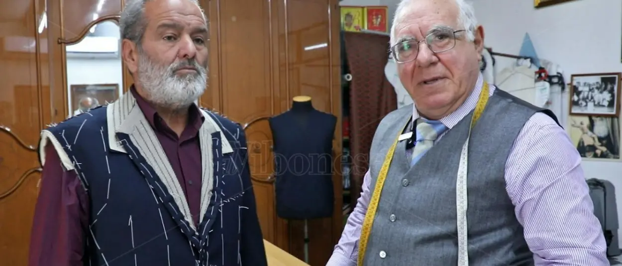 Mestieri in via di estinzione, l’ultimo sarto di Rombiolo al centro della nuova puntata di LaC Storie - Video