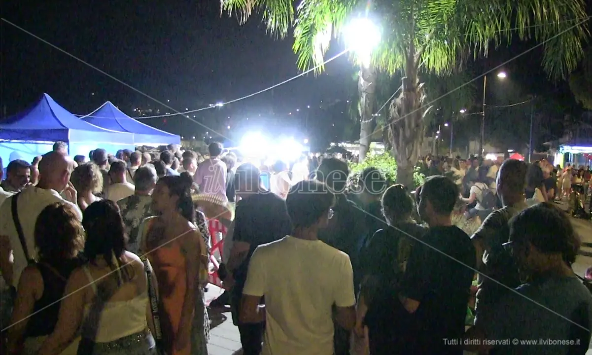 Vibo Marina: la prima edizione di Fish Fest, \"La Notte blu\" conquista il pubblico - Video