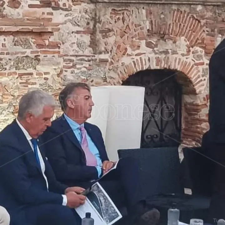 La rete fognaria di Nicotera inquina il mare: la denuncia dei comitati - Video