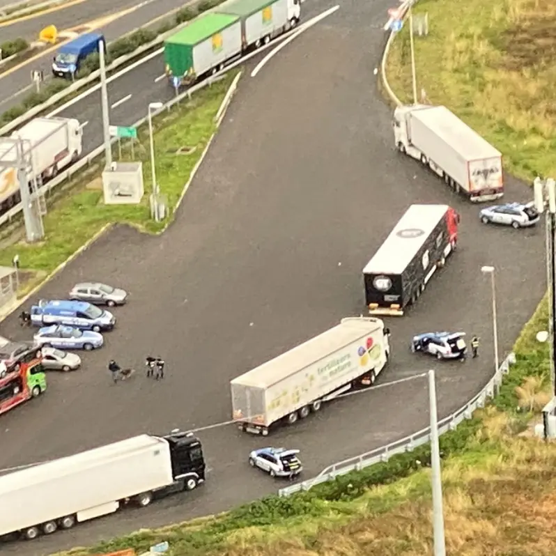 Controlli bus e mezzi pesanti: in campo anche la polizia stradale di Vibo