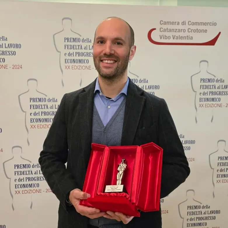 “Premio fedeltà al lavoro” nuovo riconoscimento per il titolare delle Cantine Benvenuto