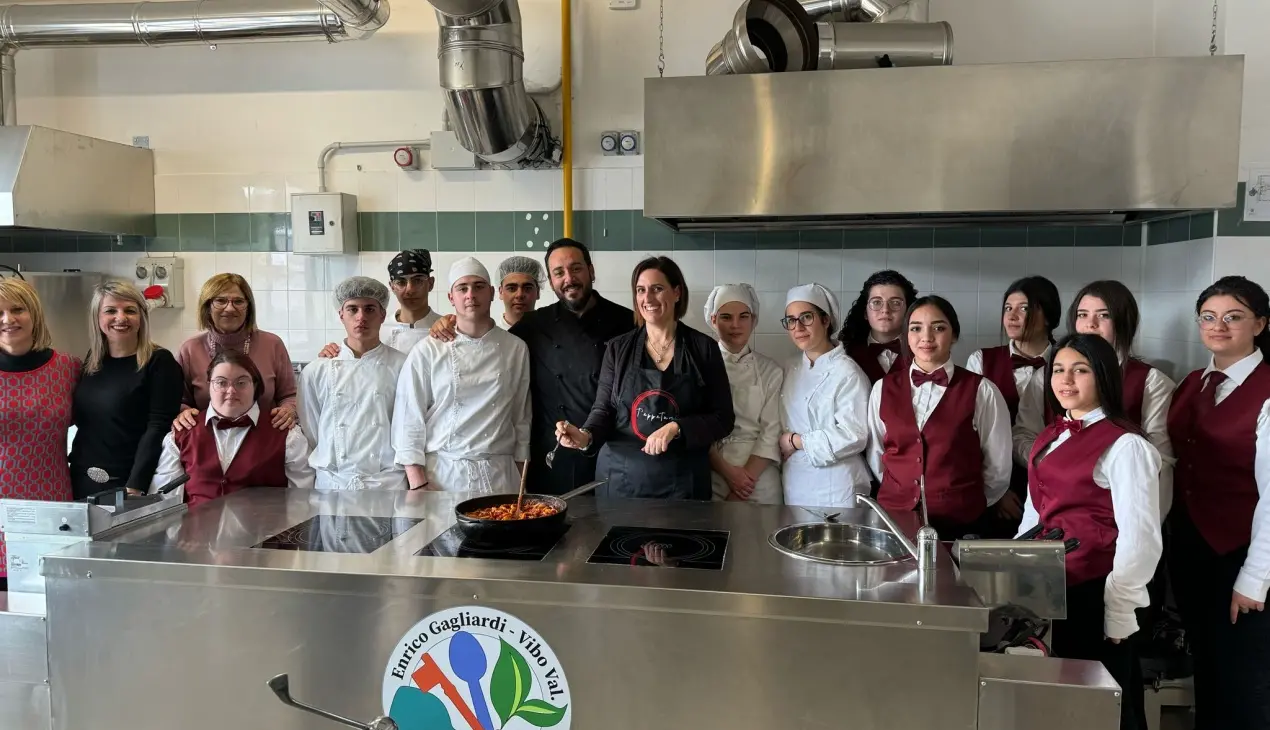 La cucina incontra i social: gli studenti dell'Alberghiero di Vibo protagonisti di “Una giornata reel” - Video