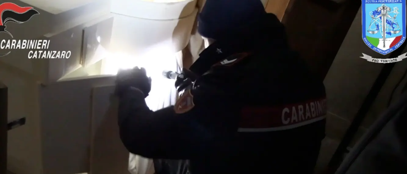 ‘Ndrangheta, droga e corruzione: 26 arresti a Catanzaro - Nomi