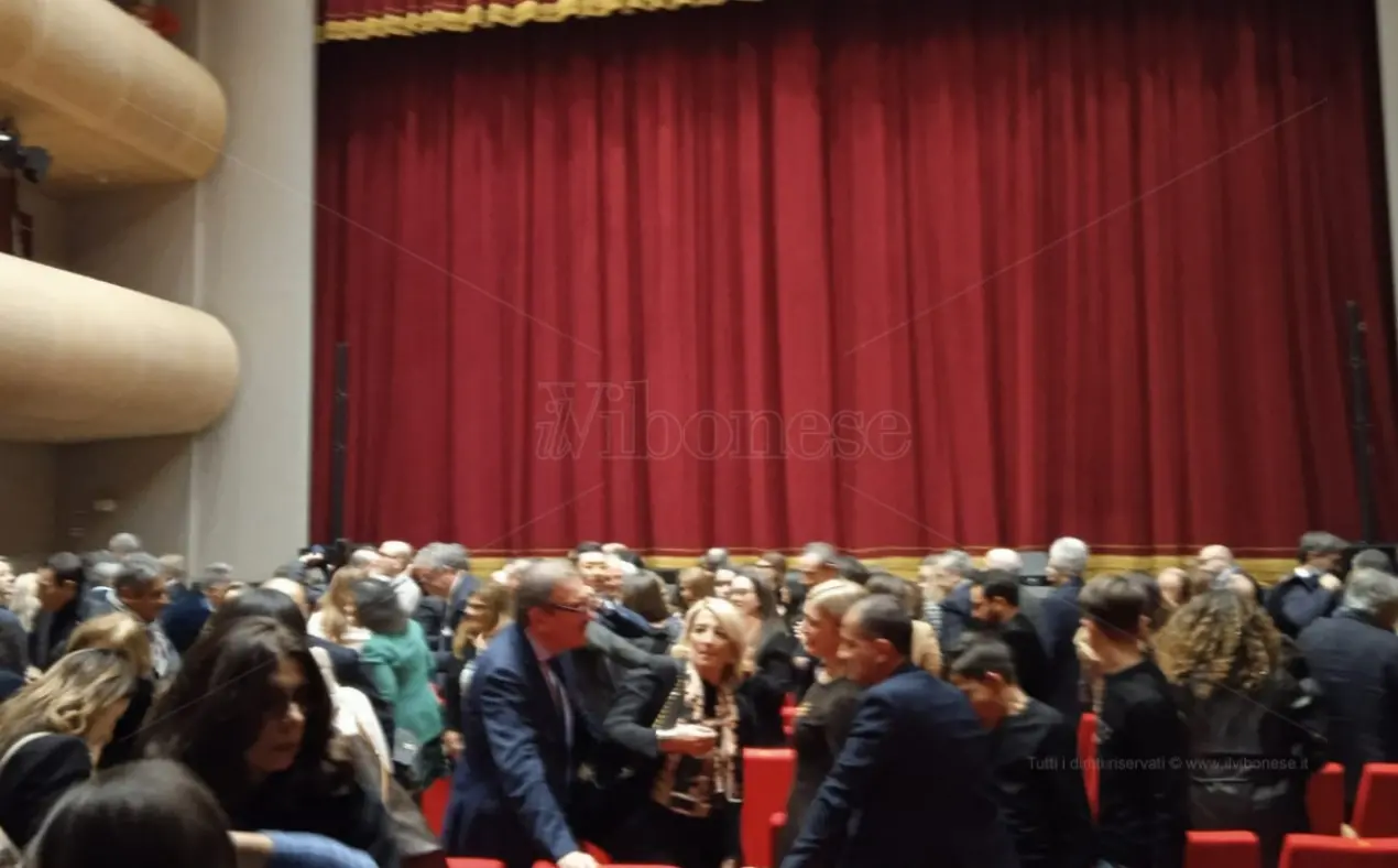 Vibo, il duo Ale e Franz all'apertura del nuovo teatro: «C’è profumo di nuovo»