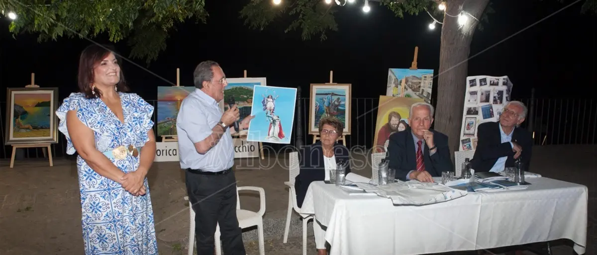 I dipinti dell'artista Domenica Vecchio celebrano la città di Nicotera
