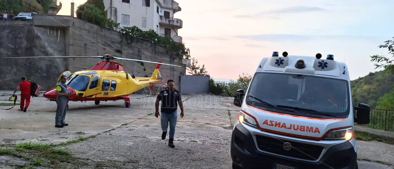 Incidente a Sorianello, auto precipita in un burrone: 18enne trasferito in elisoccorso