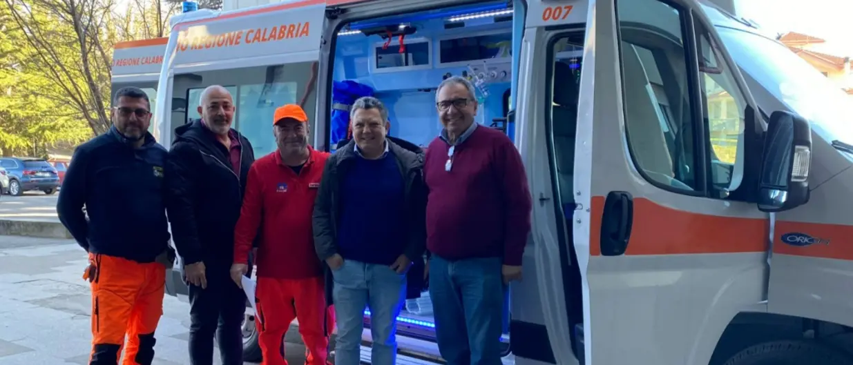 Vibo Valentia, consegnate le ambulanze alle Pet del 118