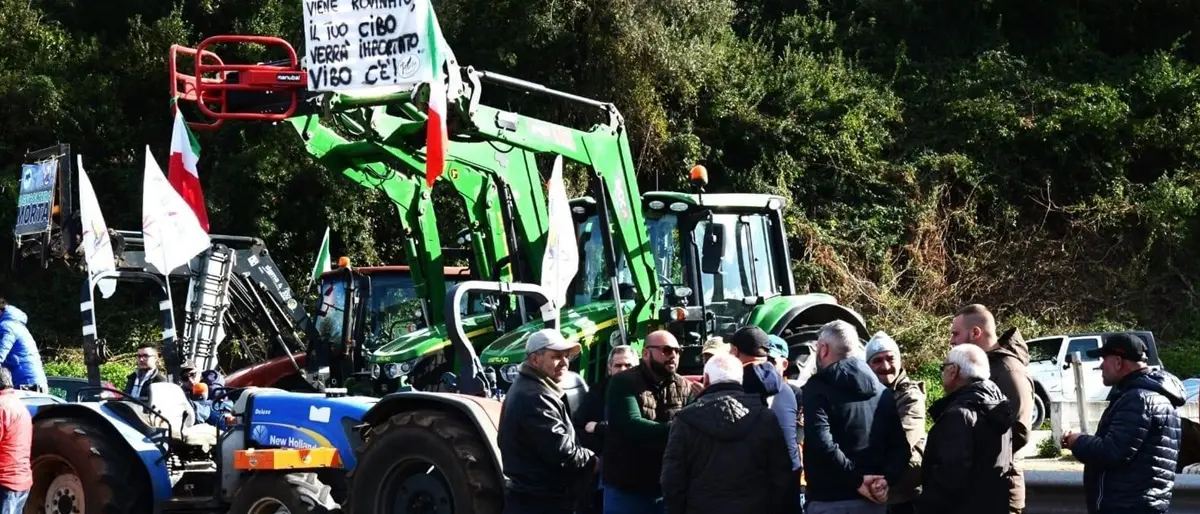 Gli agricoltori pronti a un nuovo presidio a Pizzo: si annuncia un altro lunedì nero per il traffico