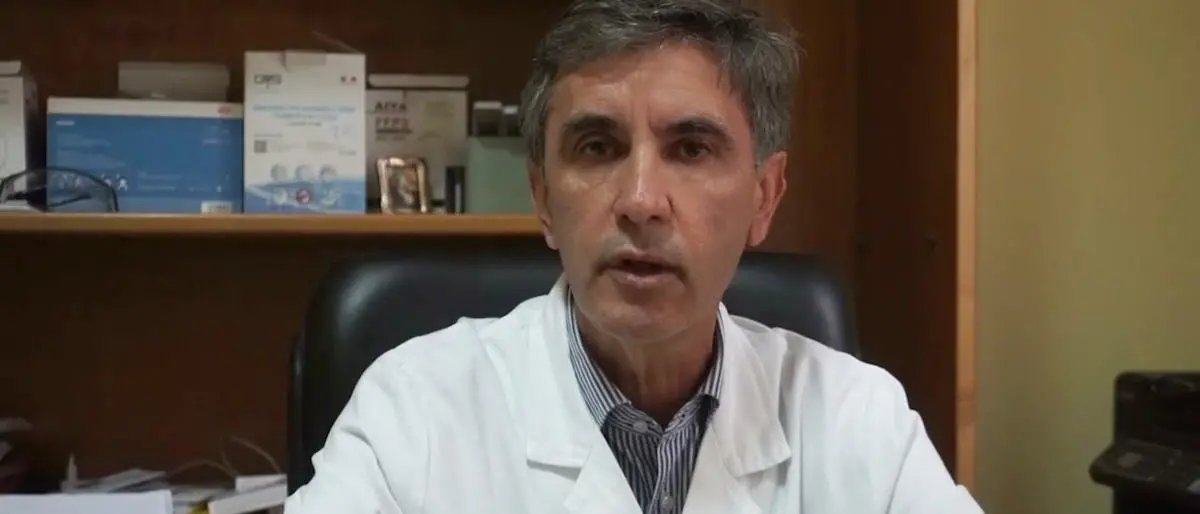 Il luminare vibonese Bruno Nardo tornato a operare in Calabria: intervento di 6 ore per salvare un 92enne. I figli dell’anziano: «Grati, papà ora è a casa»