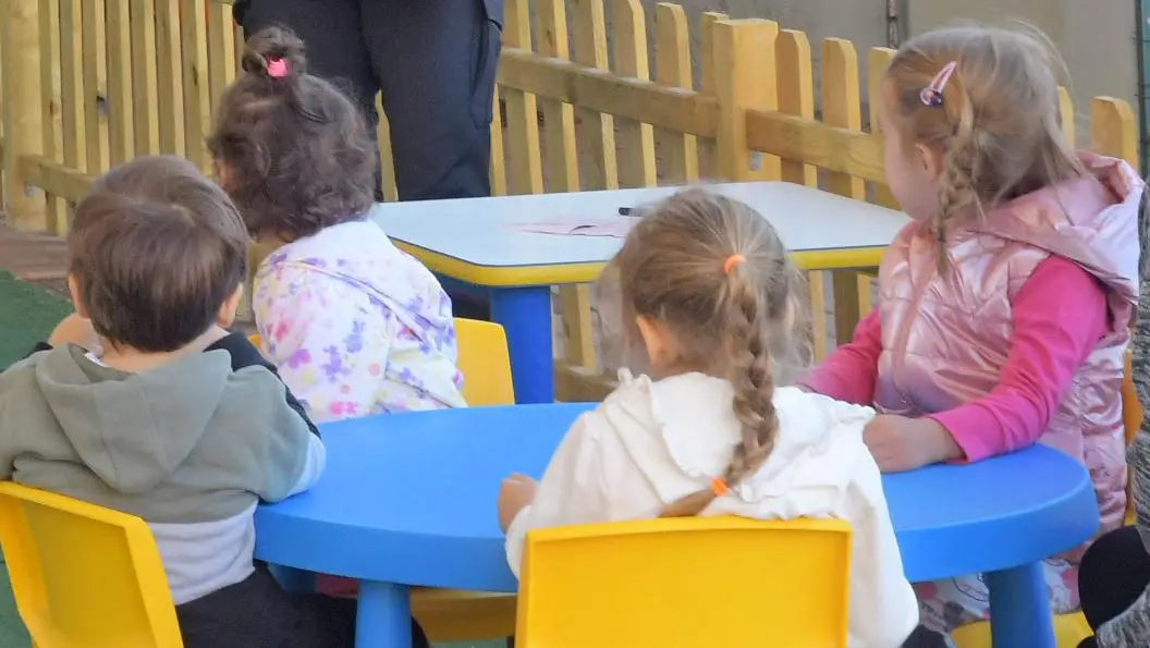 Maltrattamenti sui bambini di un asilo a Vibo, condannata la maestra