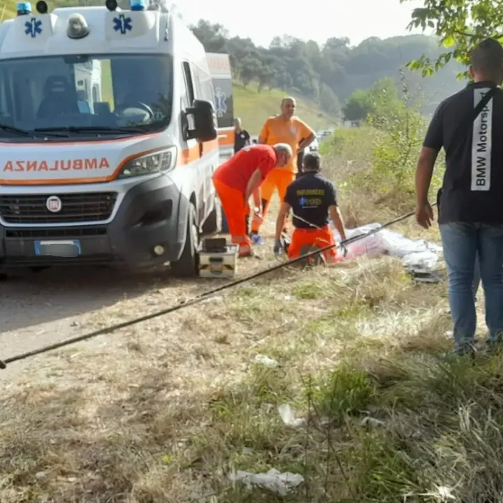 Tragico incidente lungo la provinciale 73 nel Vibonese, un morto