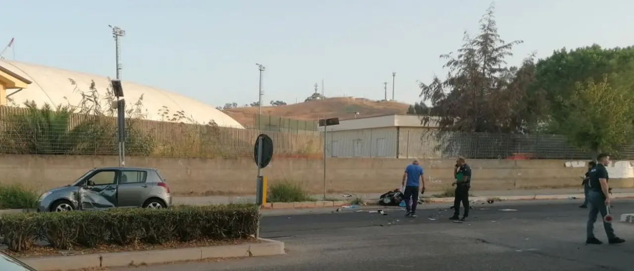 Incidente a Crotone, scontro tra scooter e auto: gravi padre e figlia di dieci anni