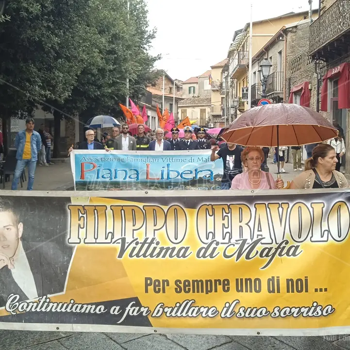 Undici anni dall'omicidio di Filippo Ceravolo, a Soriano il corteo degli studenti - Video
