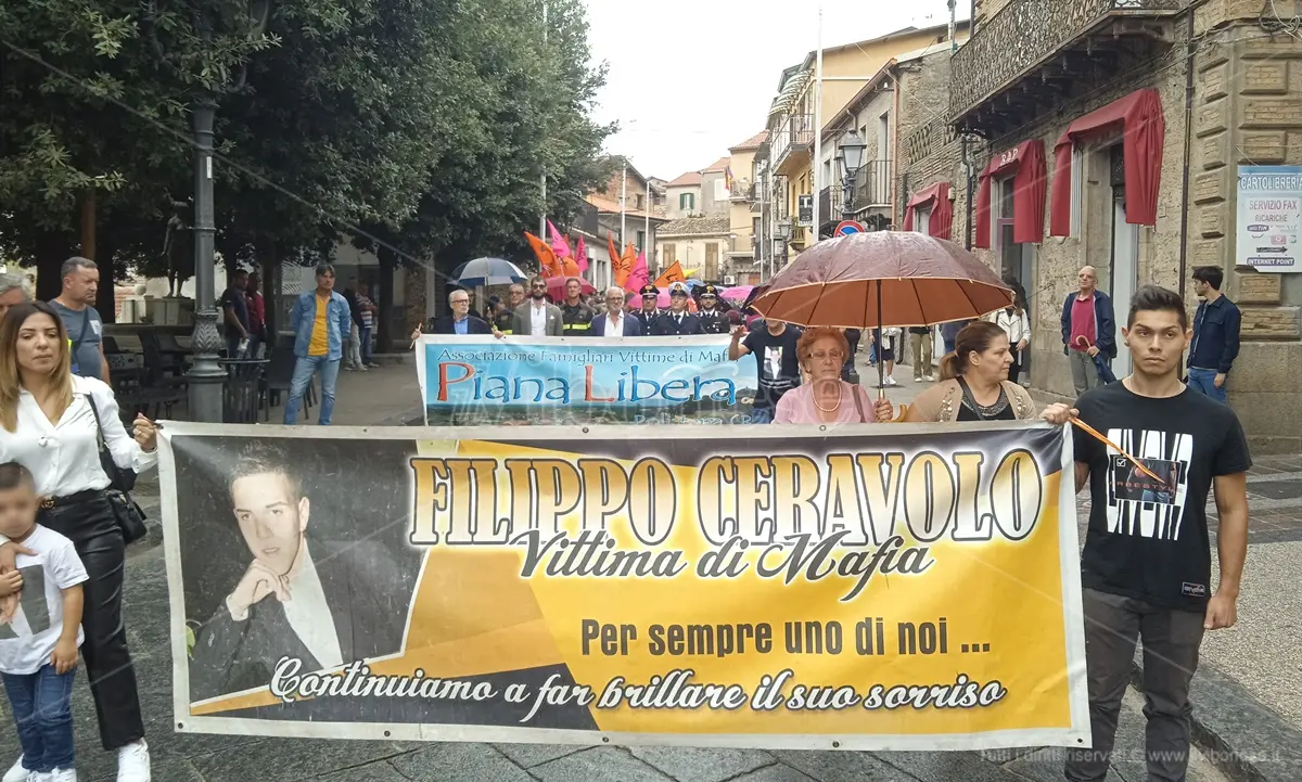 Undici anni dall'omicidio di Filippo Ceravolo, a Soriano il corteo degli studenti - Video