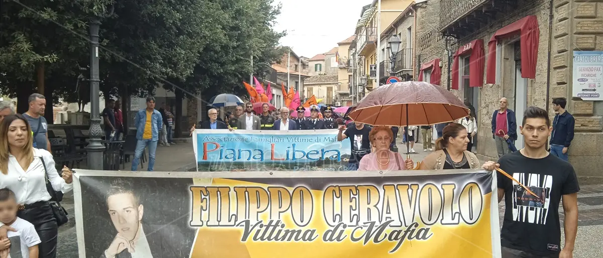 Undici anni dall'omicidio di Filippo Ceravolo, a Soriano il corteo degli studenti - Video