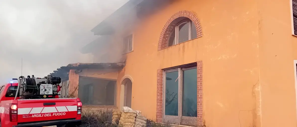 Emergenza incendi nel Vibonese, il fuoco non dà tregua