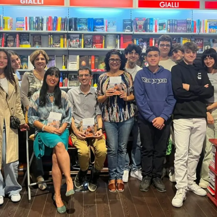 “Le donne sono isole”, studenti protagonisti della presentazione del libro della docente-scrittrice Preta
