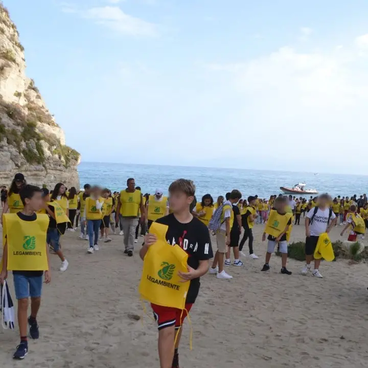 A Tropea la carovana di Legambiente incontra gli studenti per \"pulire il mondo dall'indifferenza\"