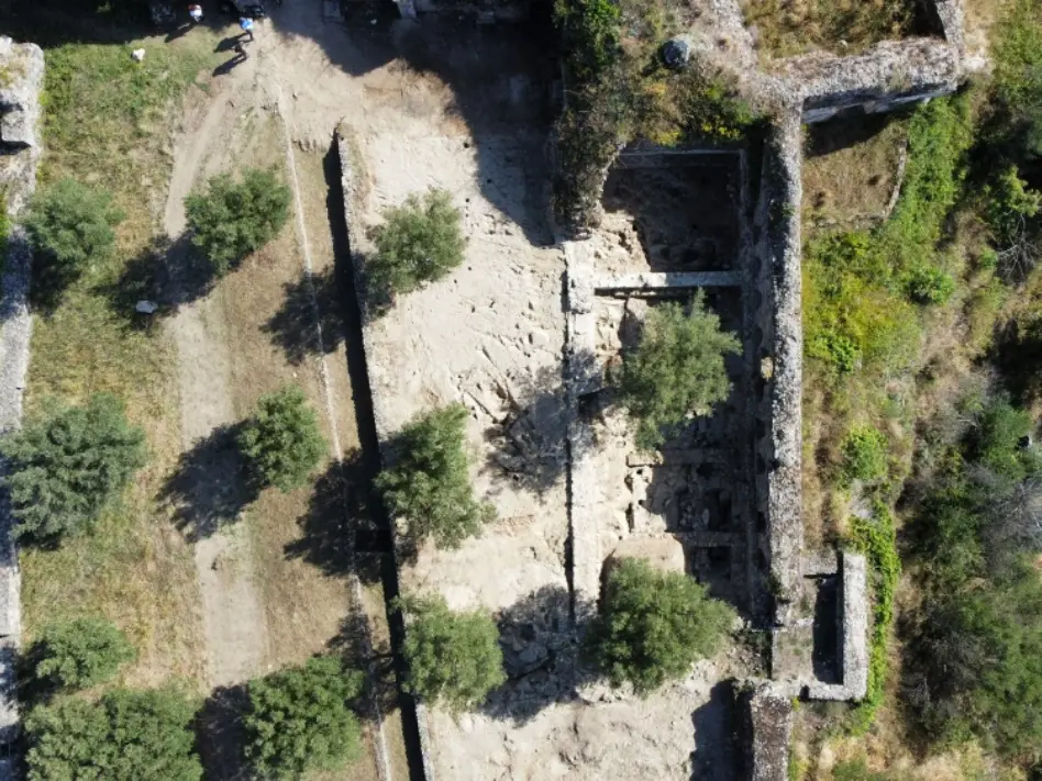 Arena, la terza campagna scavi fa emergere le origini del castello. Il professor Citter: «Risultati inattesi»