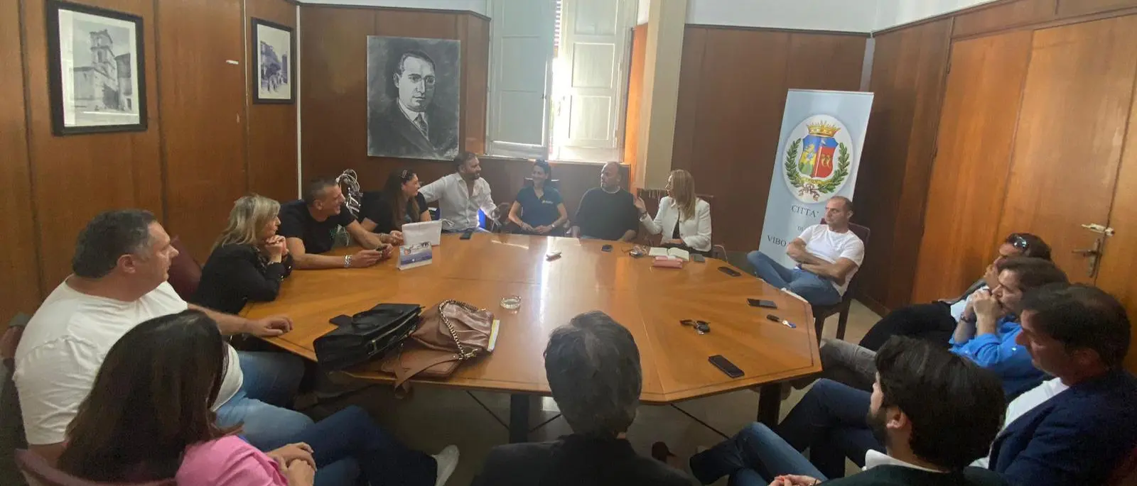 Iniziative per Natale, il Comune di Vibo convoca commercianti e associazioni